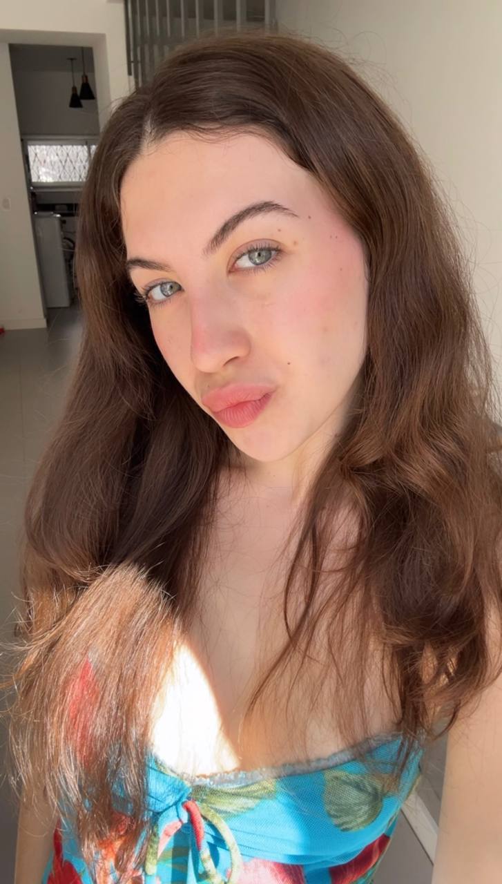 Nude girl Amber in Monaco