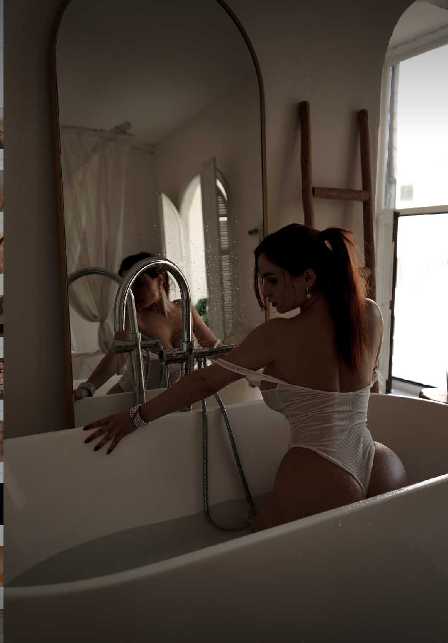 A playful frame from Miranda Faith nude — online in Monaco