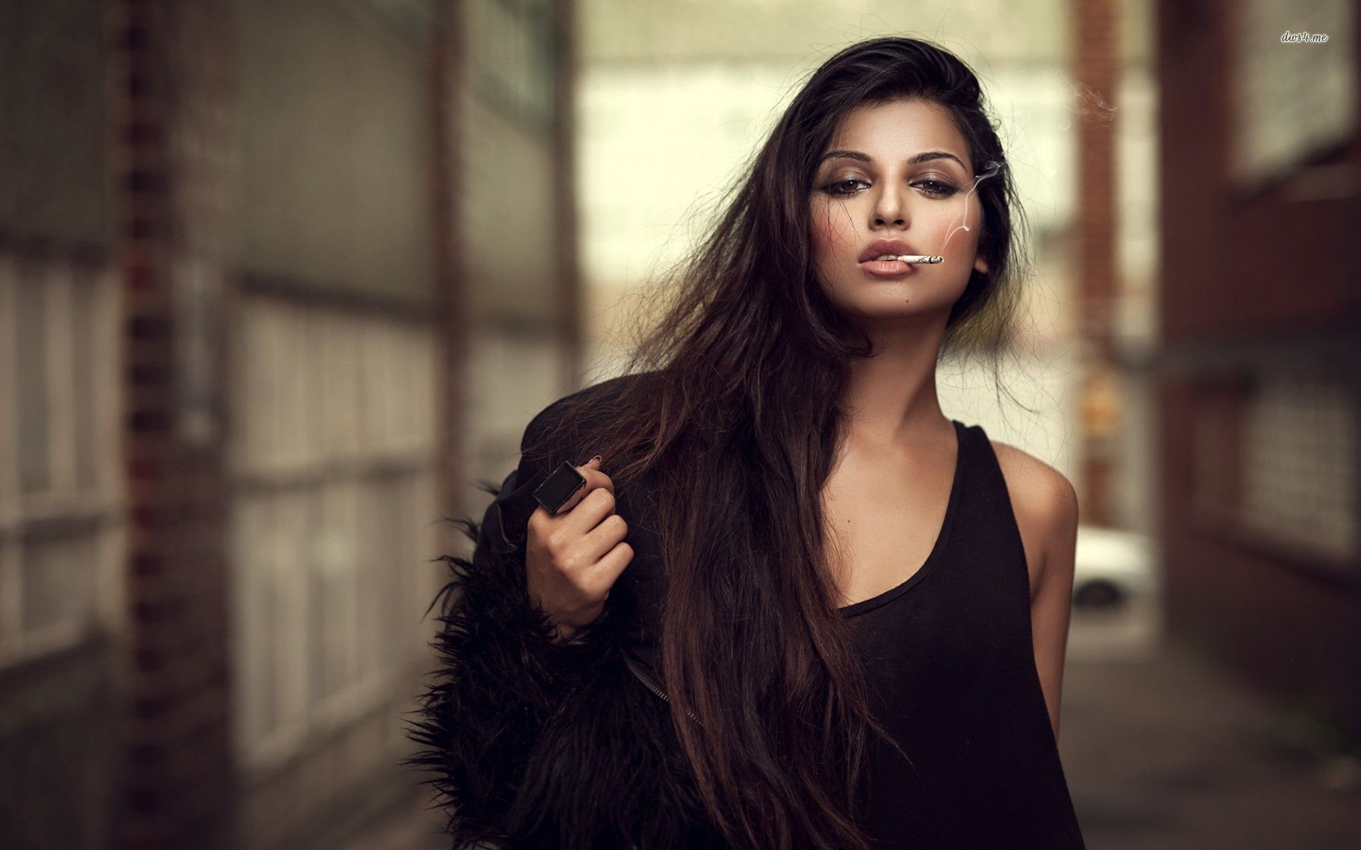 A playful frame from Sassy girls — online in Monaco